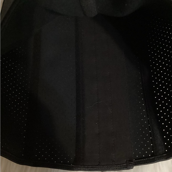Yianna waist trainer size small black - Picture 5 of 7